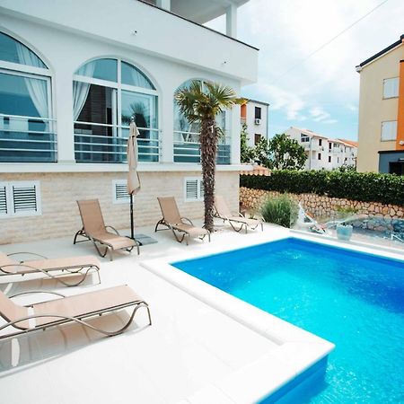 Apartments Sun Dance With Heated Pool Новаля Екстер'єр фото